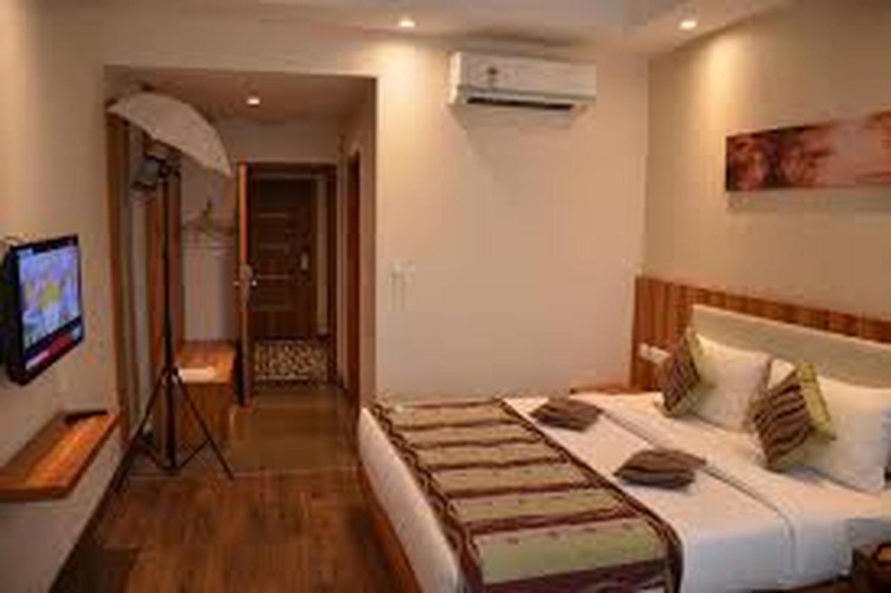 Le Roi Raipur Hotel Exterior foto