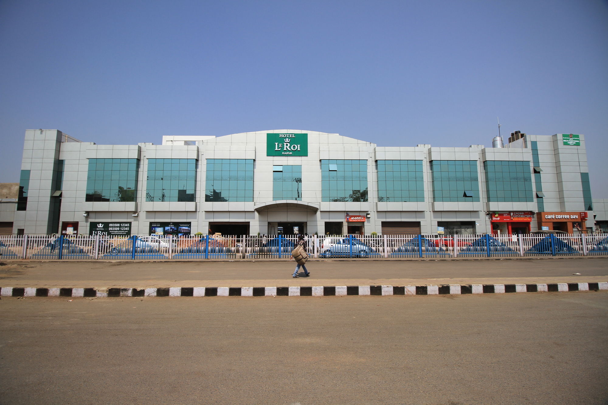 Le Roi Raipur Hotel Exterior foto